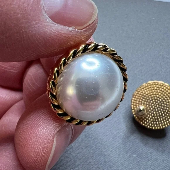 Classic Pearl and Gold-Tone Rope Earrings - Picture 3 of 4